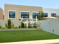 Luxury 4BR Townhouse | Study | Private Garden | Vacant