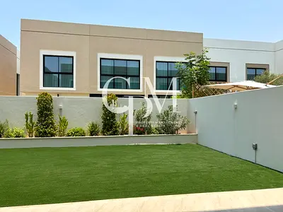 Luxury 4BR Townhouse | Study | Private Garden | Vacant