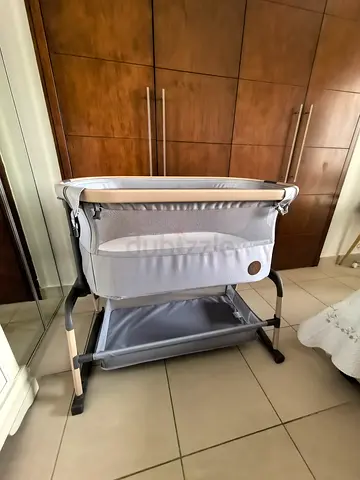 MAXI COSI IORA Bedside Co-Sleeper Bassinet in Excellent Condition