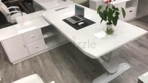 White Modern Executive Office Desk with Storage Drawers - Excellent Condition