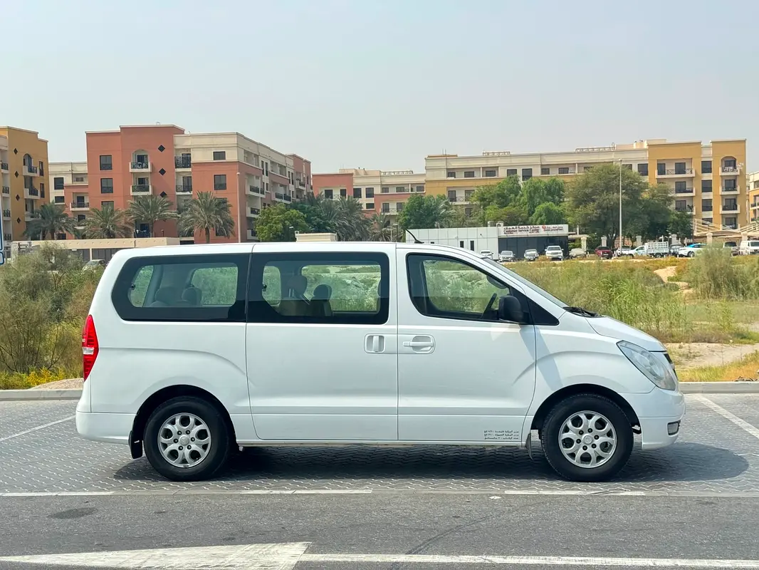 Hyundai H1 2015 — photo 1 of 15