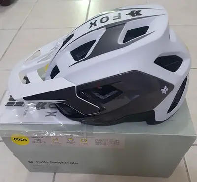 Fox Speedframe Pro Defy Size Medium and Large with manual and extra velcro fasteners - 600 aed