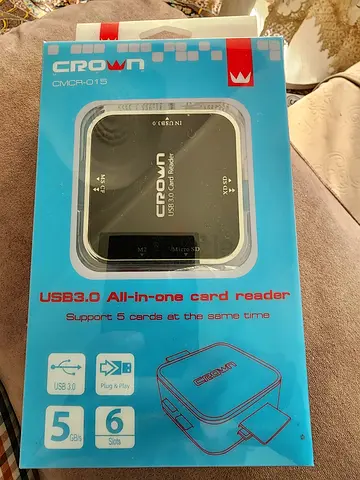 Crown CMCR-015 USB 3.0 all-in-one card reader designed to support five cards simultaneously.