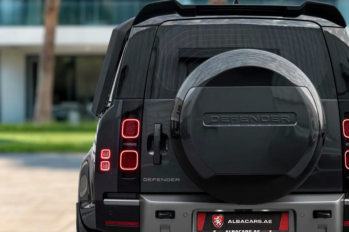 Land Rover Defender 2025