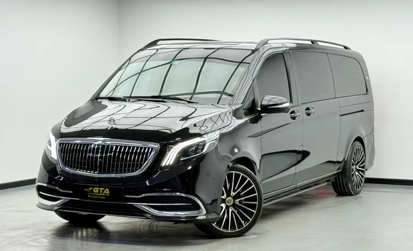 Mercedes-Benz V-Class 2023 — photo 1 of 19