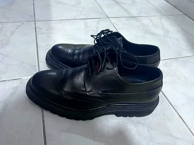 Mens black leather brogue dress shoes, gently used