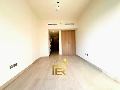 استوديو مطل على حوض السباحة | عزيزي ريفييرا 43 | شرفة