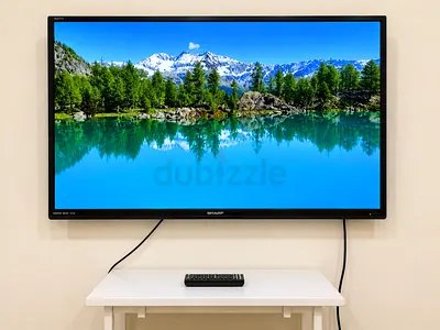 Sharp 39 LED TV, very good condition, wall mounted