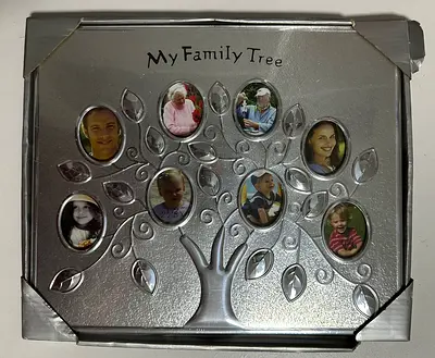 My Family Tree multi-photo wall frame - silver, 8 openings