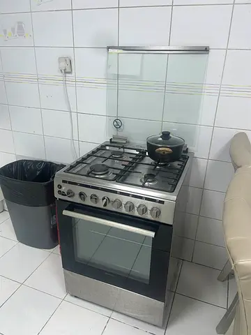 Stainless Steel Gas Cooker with Oven - Good Working Condition