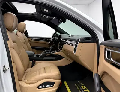 صورة 9 لـ 2018 Porsche CAYENNE
