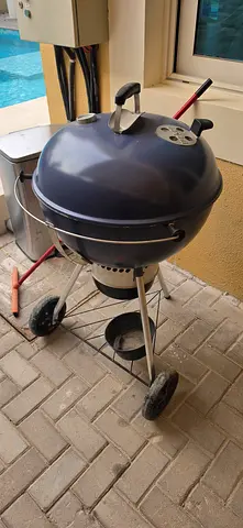 Weber charcoal kettle grill with wheels - great condition.