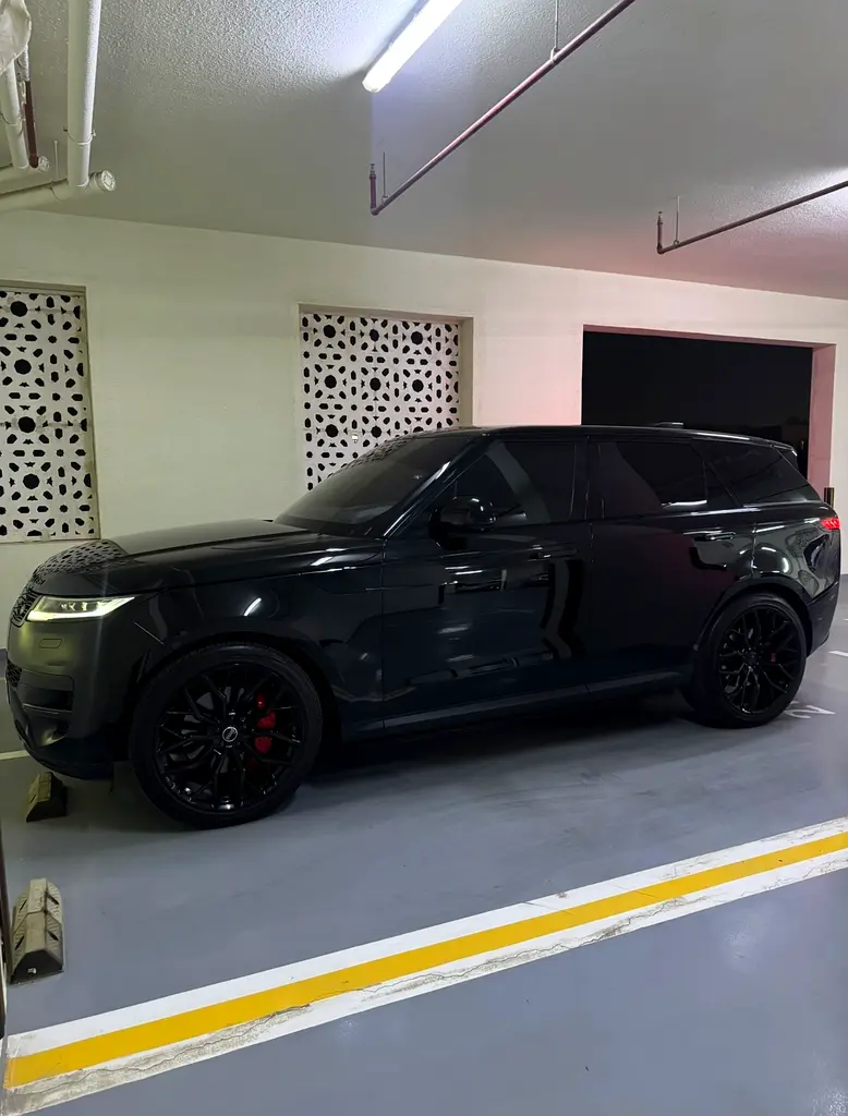 Land Rover Range Rover Sport 2023 — photo 1 of 9