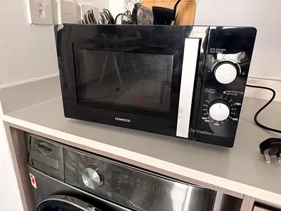 Kenwood 20L Microwave – Black, Excellent Condition, 1 Year Old