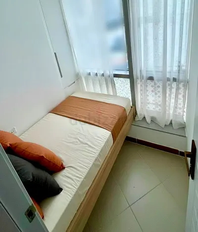 Window Partition in Marina Near Metro