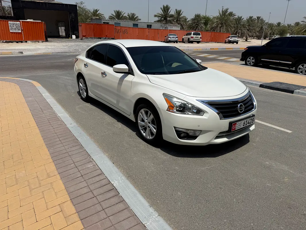 Nissan Altima 2016 — photo 1 of 18
