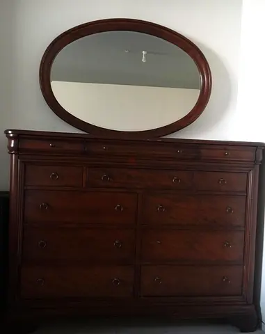 Chest of drawers