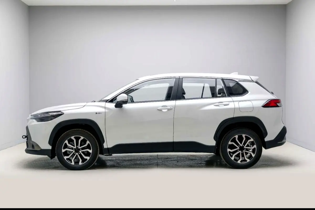 Toyota Frontlander 2026 — photo 1 of 5