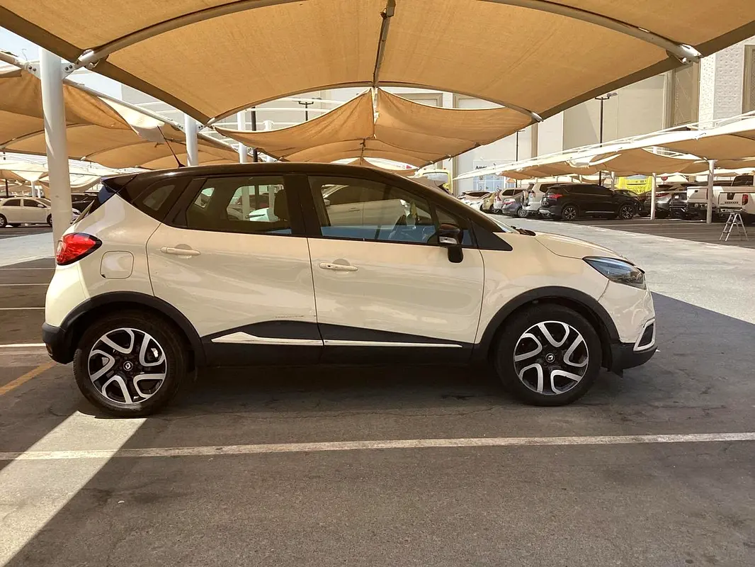 Renault Captur 2017 — photo 1 of 7