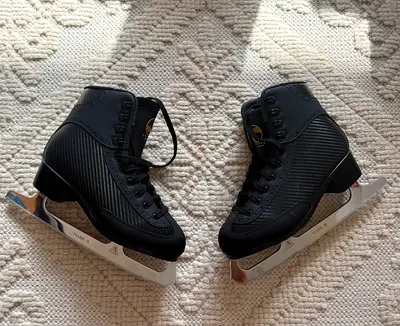 Black Figure Skates Size 7- Used