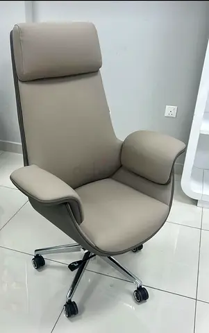 Modern high-back swivel office chair with headrest - grey