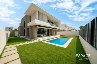 Private Pool | Single-row | Close to Clubhouse