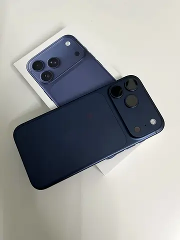 Iphone 17 promax blue