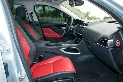 2018 Jaguar F-PACE — фото 10