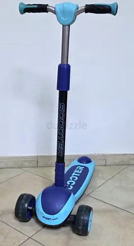 Three-wheel scooter, wheels light up (Best Price)