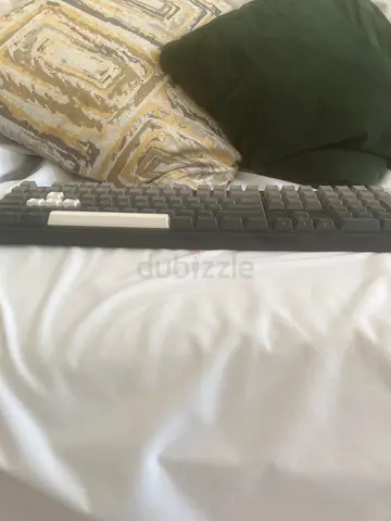 Full-size wired/wireless blue tooth and usb computer keyboard in good working condition