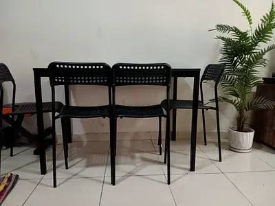 Black metal dining table with 4 matching chairs - good condition