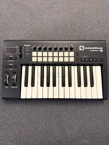 Novation Launchkey Mini MIDI Controller - 25-Key Compact Keyboard
