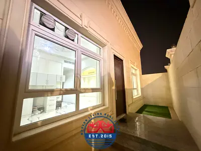 Townhouse 1 Bedroom, Hall and 2 Bathrooms With Private Entrance