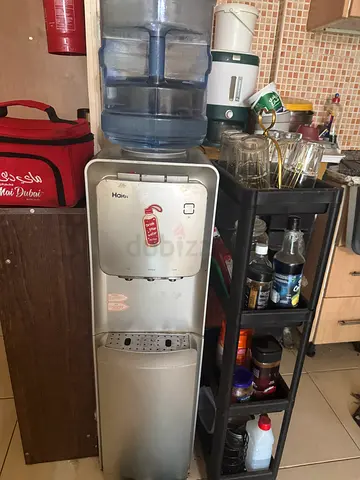 Silver freestanding water dispenser - working, good condition outside bottle