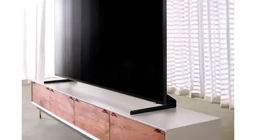 A BEAUTIFUL Samsung 82 QA82Q900R Multisystem 8K QLED TV FOR SALE!! ORIGINAL PRICE 40,000 AED!!