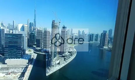 Fully Fitted | Burj Khalifa N Canal View | Bright N Spacious