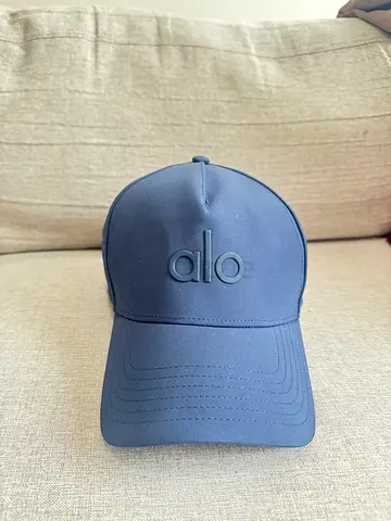 Navy Alo Yoga Baseball Cap – excellent Condition