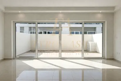STYLISH 4BHK| CLOSED KITCHEN| AVAILABLE MID APRIL