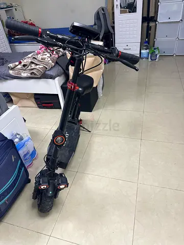 CRONY T4 BIG LCD DISPLAY ELECTRIC SCOOTER WITH SEAT, 2000W MOTOR, 40-65KM/H SPEED (LIKE NEW)