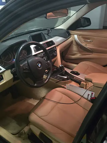 BMW 3-Series 2016 318i GCC Specs - Well Maintained