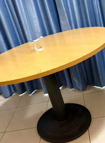 Round dining table for urgent sale.