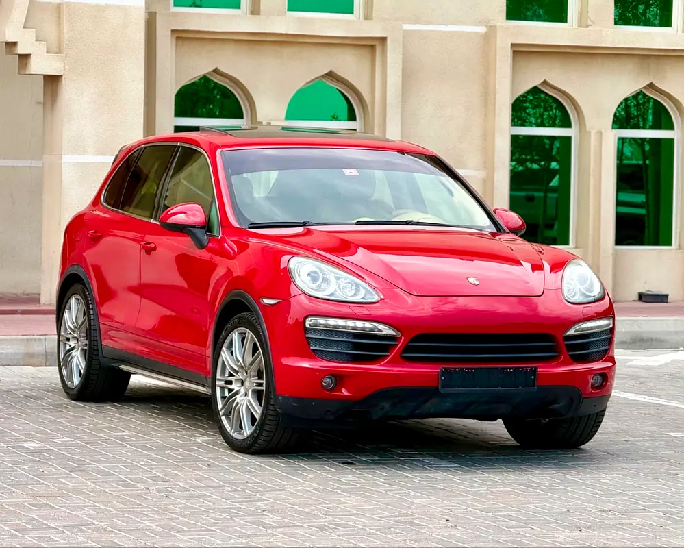 Porsche Cayenne 2014 — photo 1 of 18