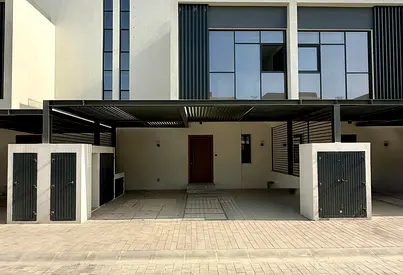 2 BR Townhouse in Danah Bay | 2 Mins from WYNN