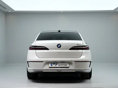 BMW 7-Series 735i 2025 GCC Specs-3
