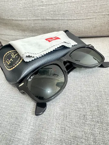 Ray-Ban Black Round Sunglasses with Case and Cloth - Used