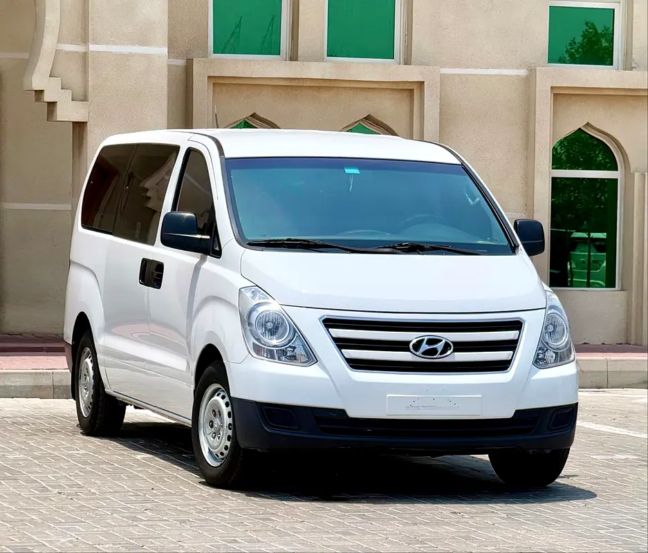 Hyundai H1 2017 — photo 1 of 19