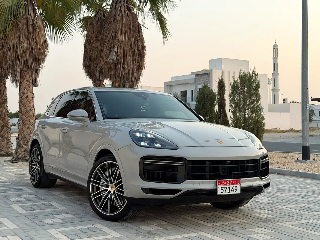 Porsche Cayenne 2023 — photo 1 of 13