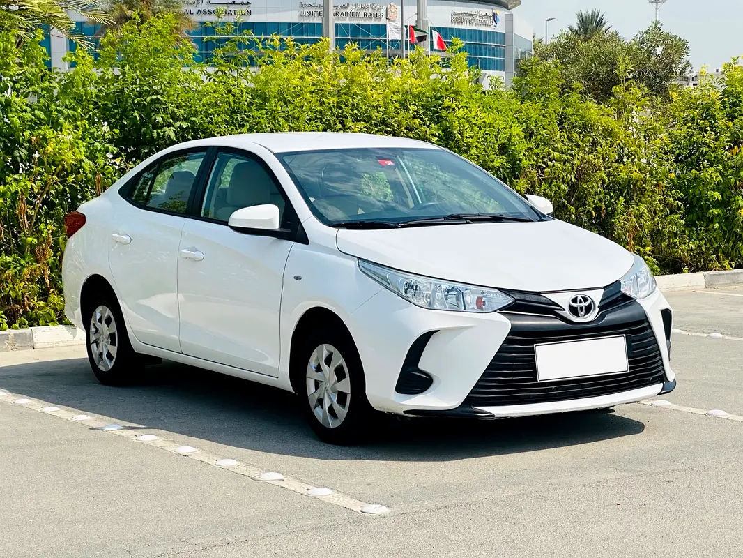 Toyota Yaris 2022 — photo 1 of 20