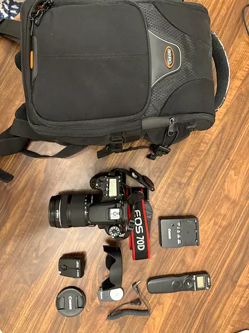 Canon EOS 70D Kit with 18-135mm, Benro Backpack and Accessories (EXCELLENT CONDITION)