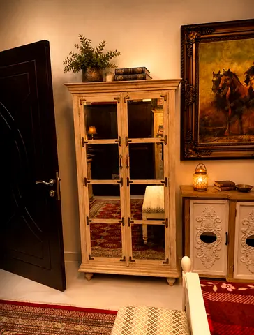 Antique-style mirrored wooden cabinet / display cupboard